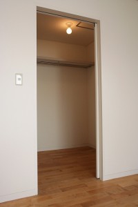 Walk-in closet-2135